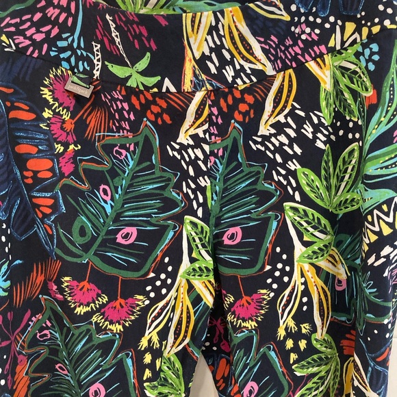 Perfect Pairs -Floral and Tropical Peck and Peck Crops Set - Picture 5 of 5